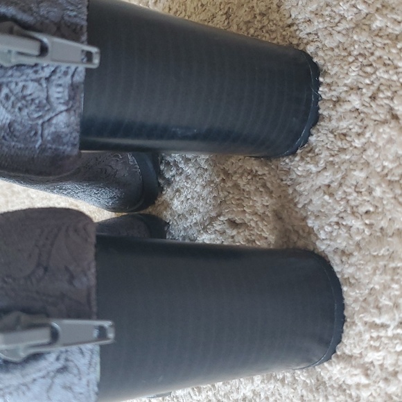 Open toed booties - Picture 7 of 7